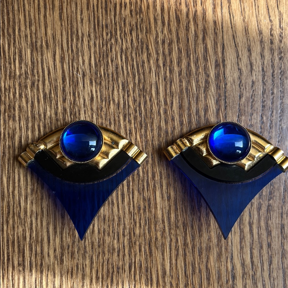 Vintage earrings. Clip on. Purchased at Susan of Burlingame. - Picture 5 of 6